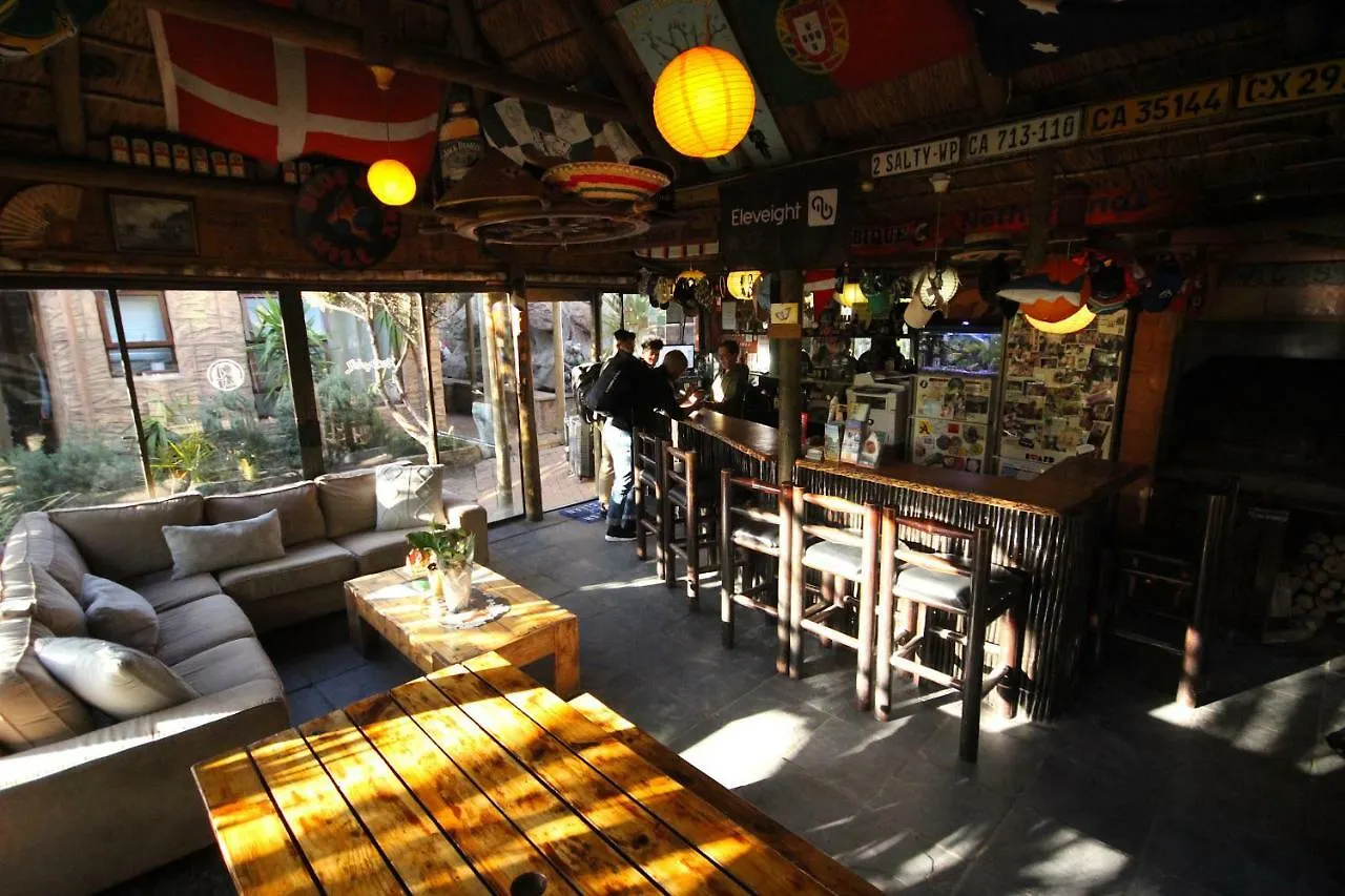 Saltycrax Backpackers And Surf Hostel Bloubergstrand