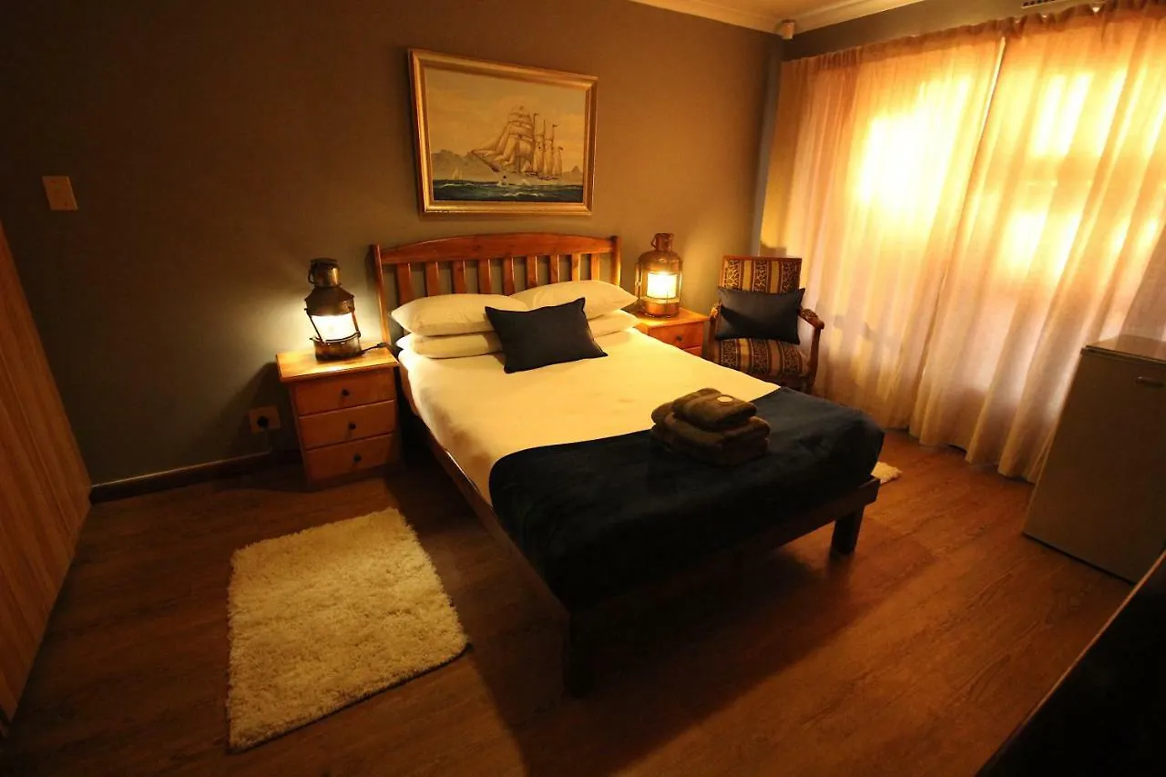 Saltycrax Backpackers And Surf Hostel Bloubergstrand