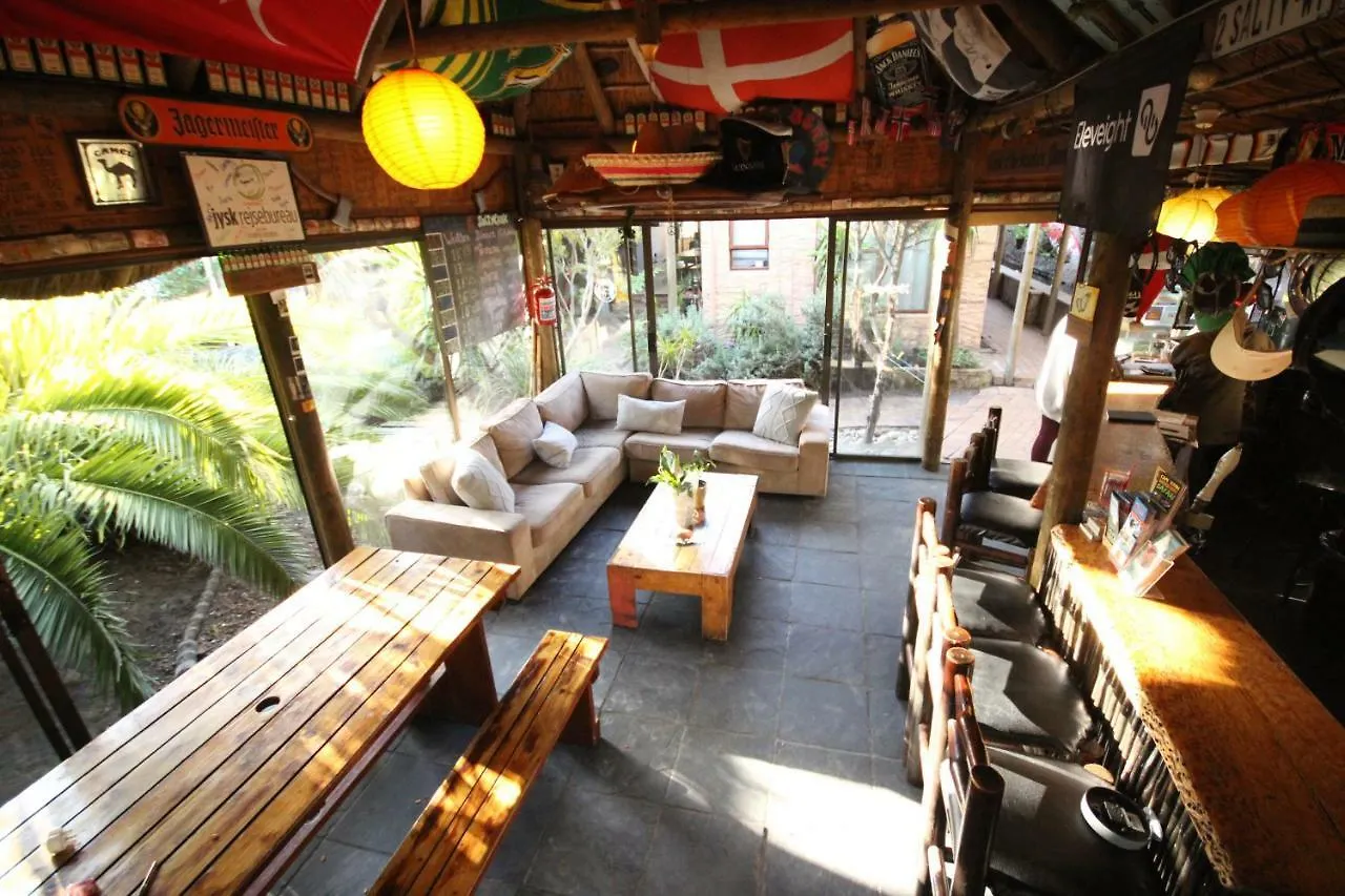 Saltycrax Backpackers And Surf Hostel Bloubergstrand