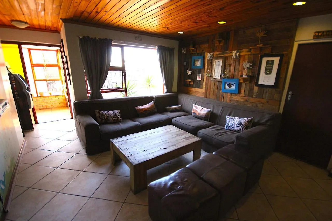 Saltycrax Backpackers And Surf Hostel Bloubergstrand